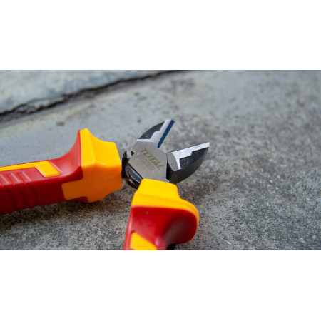 Бокорезы комбинированные диэлектрические 160 мм TOTAL THTIP2261 Бокорезы комбинированные диэлектрические 160 мм TOTAL THTIP2261