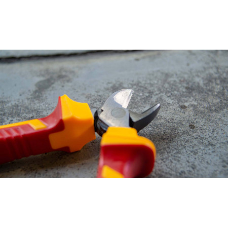 Бокорезы комбинированные диэлектрические 160 мм TOTAL THTIP2261 Бокорезы комбинированные диэлектрические 160 мм TOTAL THTIP2261