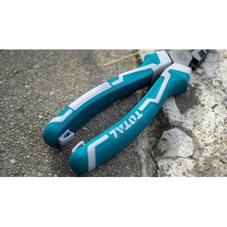 Плоскогубцы комбинированные 200 мм TOTAL THT210806S