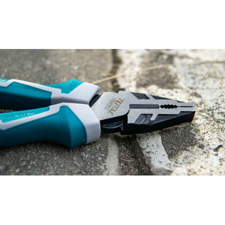 Плоскогубцы комбинированные 200 мм TOTAL THT210806S